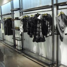 專業(yè)品質(zhì)，匠心制造——東莞市東城浚朗工藝制品廠，一站式鞋帽零售展示解決方案專家